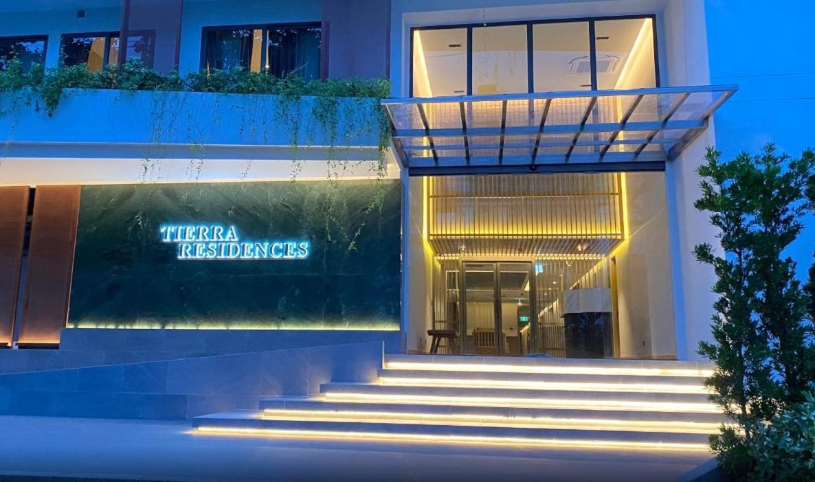 Tierra Residences Bangkok Esterno foto