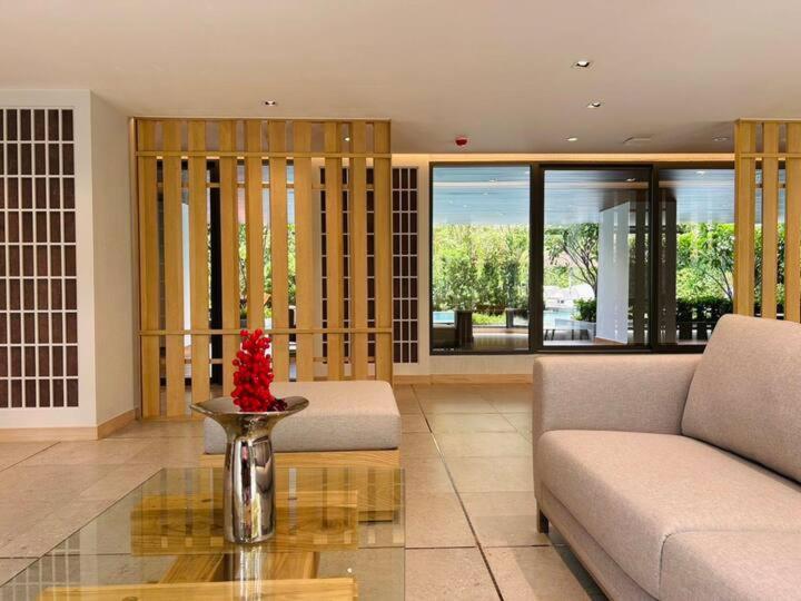 Tierra Residences Bangkok Esterno foto