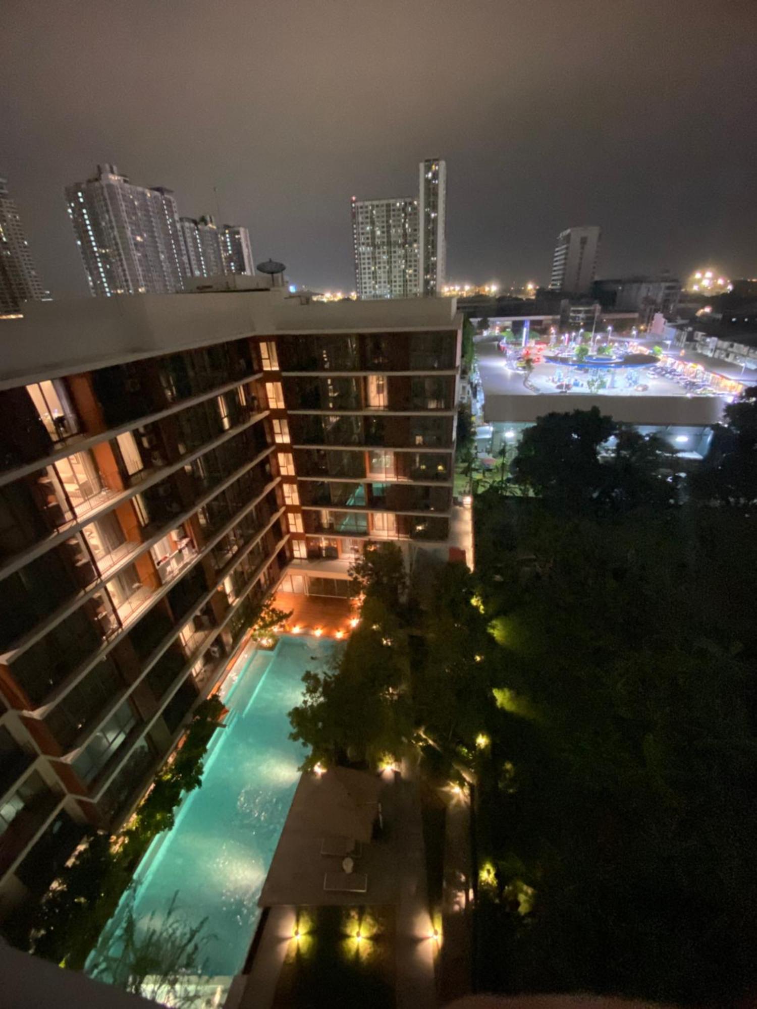Tierra Residences Bangkok Esterno foto