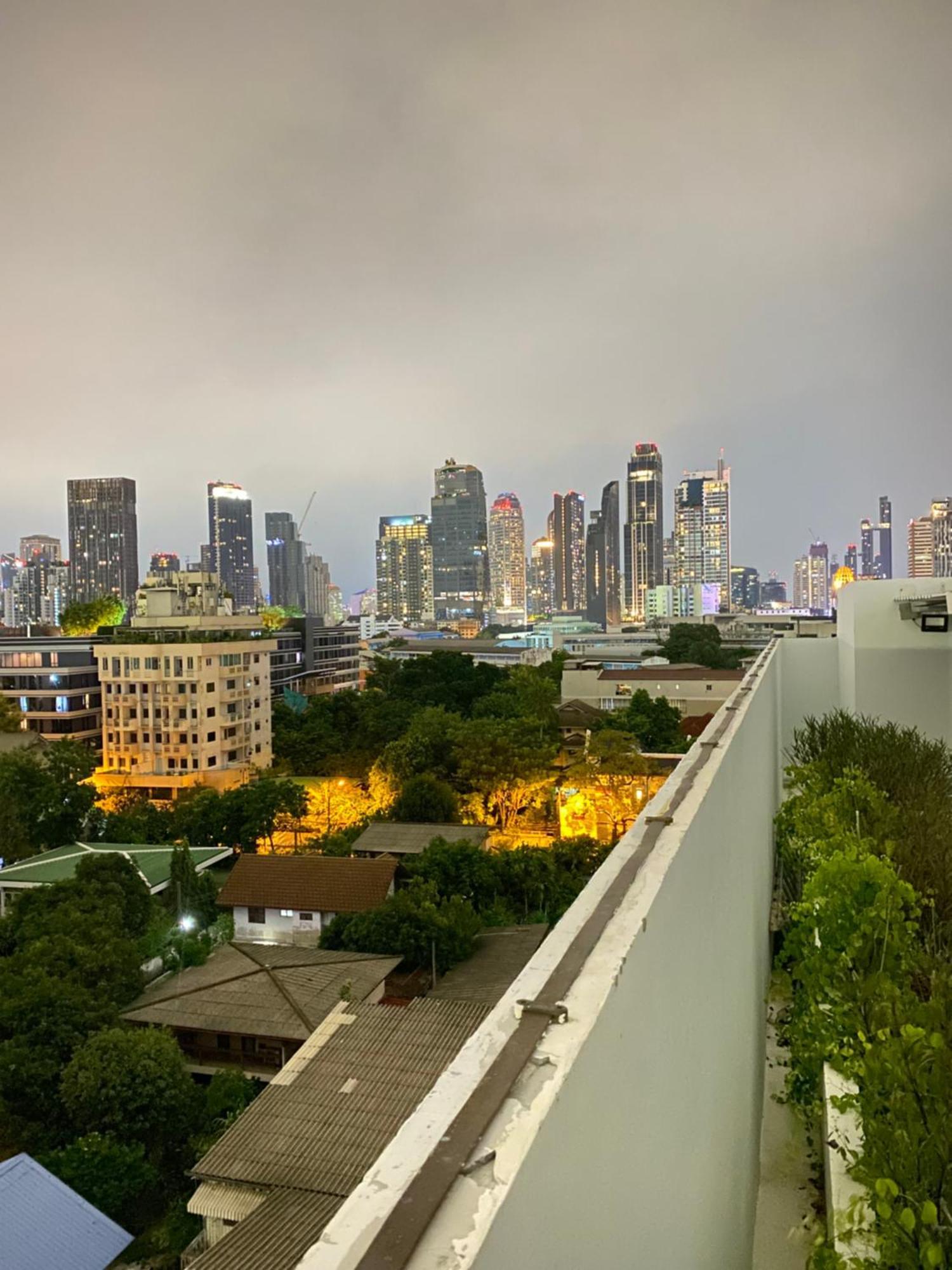 Tierra Residences Bangkok Esterno foto